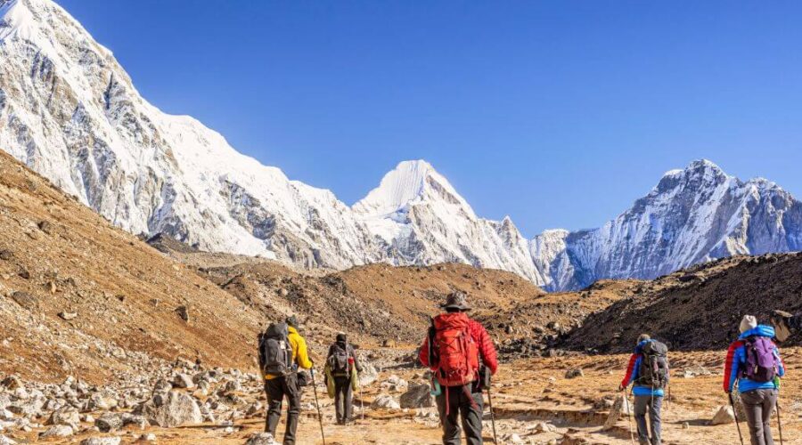 Hikers on the Everest Base Camp Trek