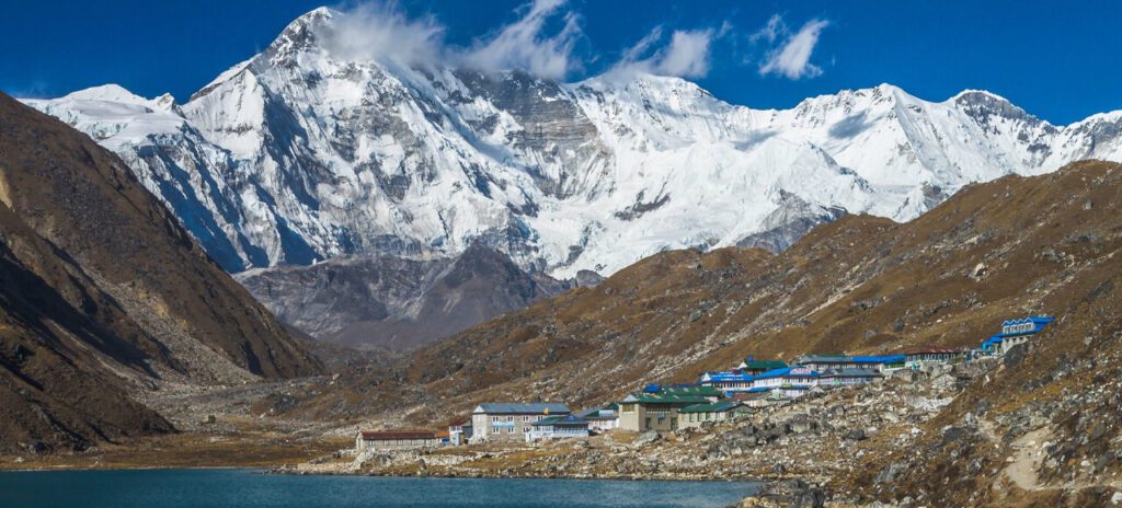 different routes to everest base camp three passes route