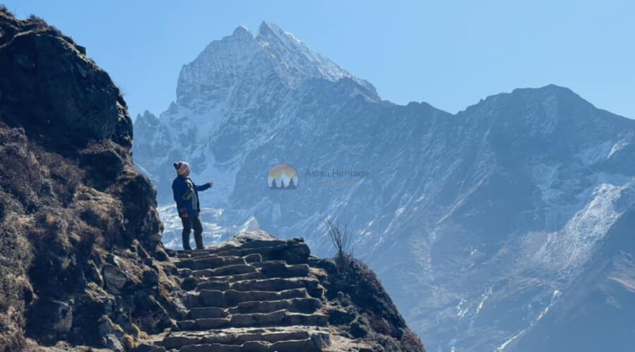 Man standing on the way of Namche