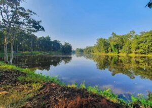 Bis Hazari Lake