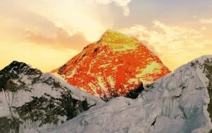 golen-everest-sunrise